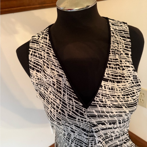 White House Black Market tank top in excellent condition - Picture 9 of 10